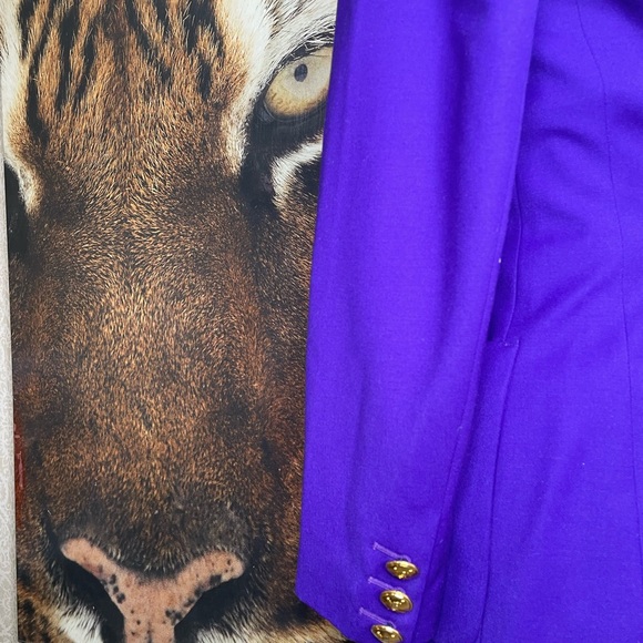 ESCADA - Picture 6 of 12